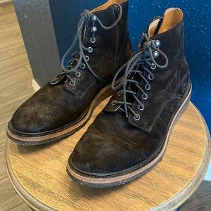 Mens Black lace up suede boots - size 9.5